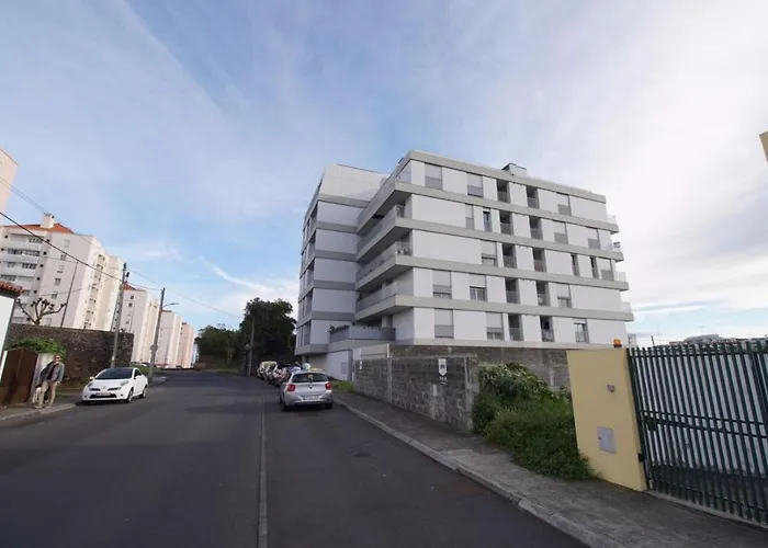 Home At Azores - City View Apartment